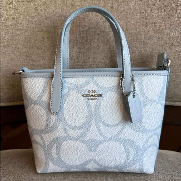NWT！COACH City Mini Tote Bag In Sketch Signature Canvas（COACH CBM64）